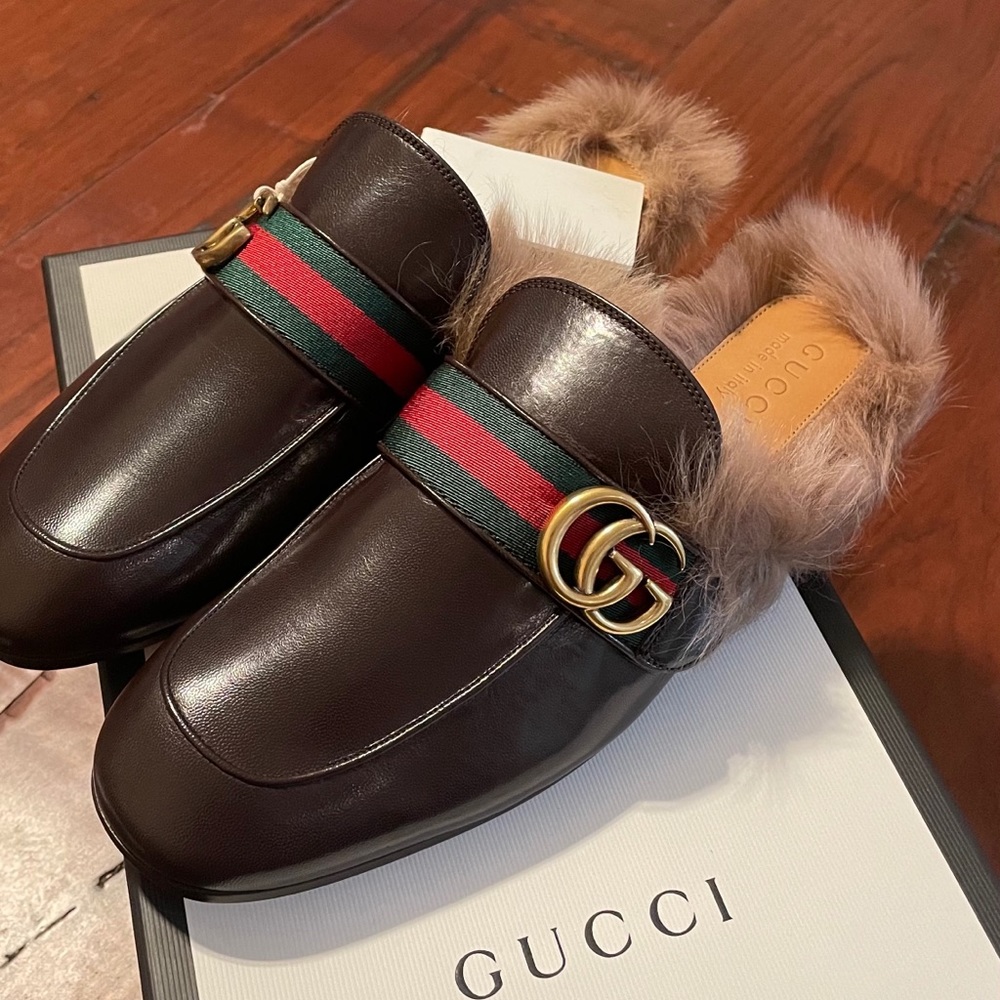 Gucci slippers with fur